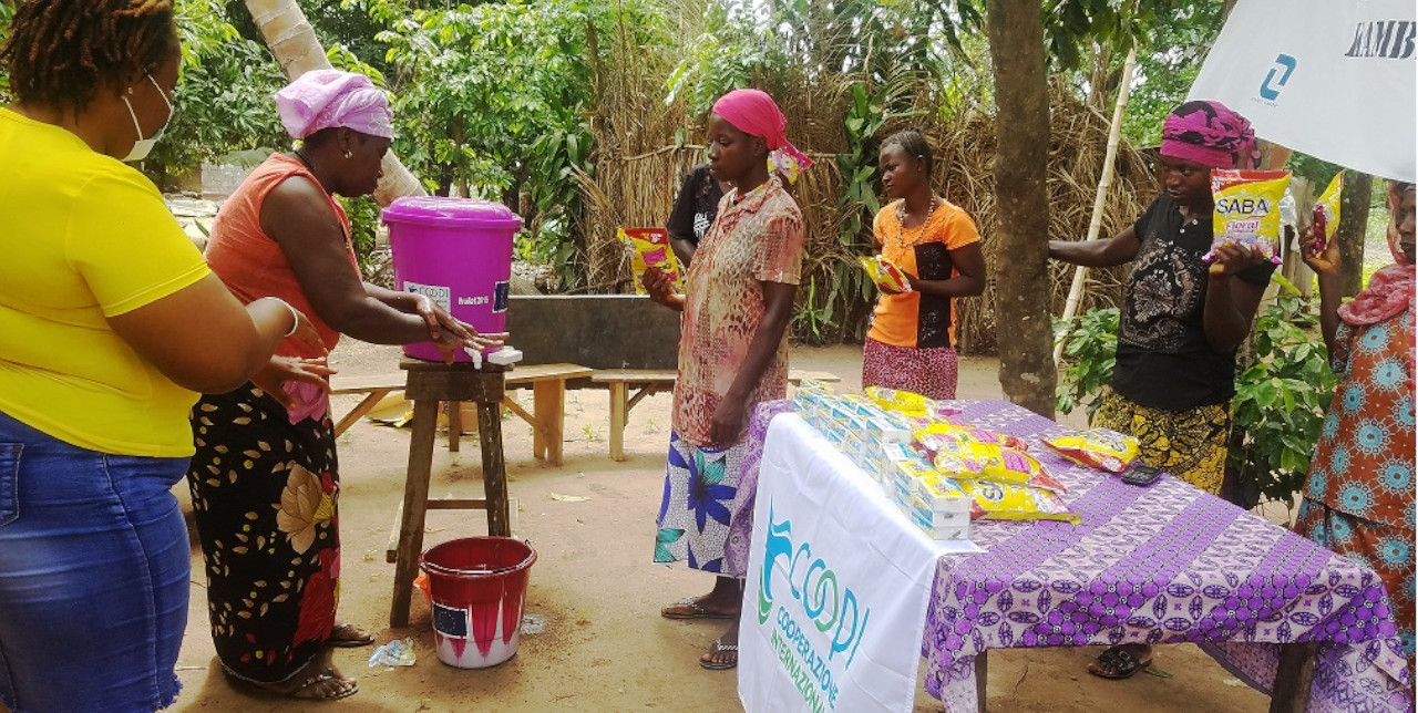 Covid-19. In Sierra Leone, hygiene kit and sensitivitation for farming households