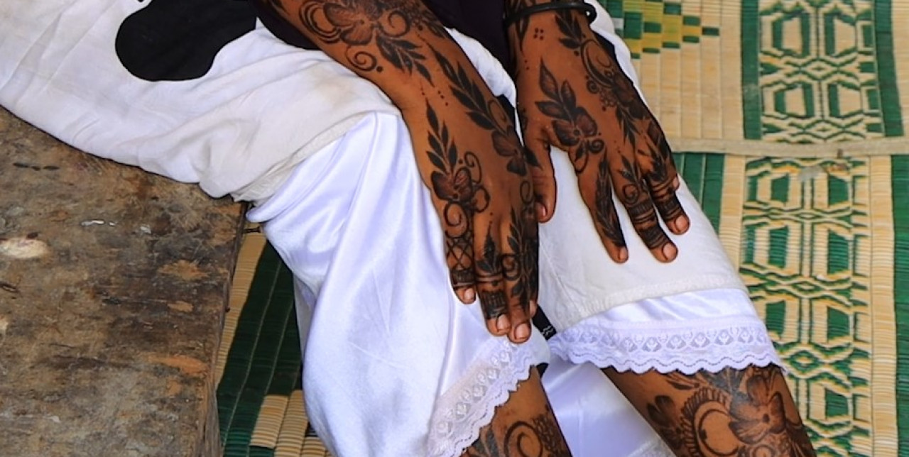 Somalia. Yemenite women starting a new life with henna