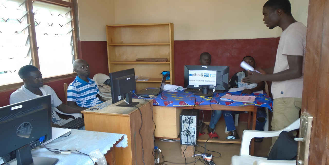 RCA. Informatique à l'appui de la jeunesse