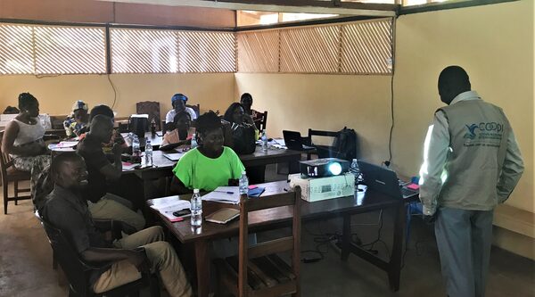 Soutien aux femmes et aux filles avec des ONG locales