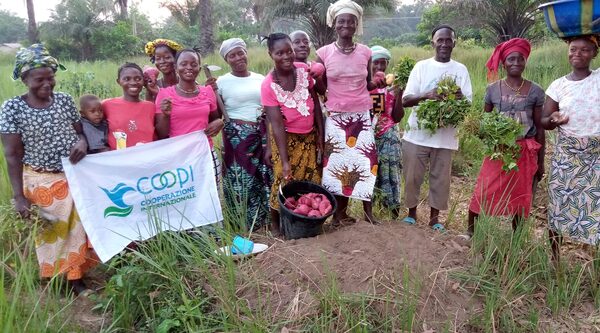 Sierra Leone. COOPI promuove la patata dolce a polpa arancione per combattere la malnutrizione