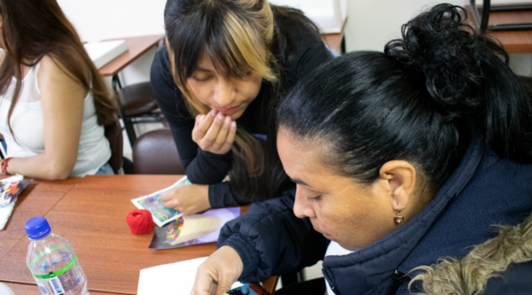 Ecuador. Taller di Fotografía para emprendedoras migrantes y refugiadas
