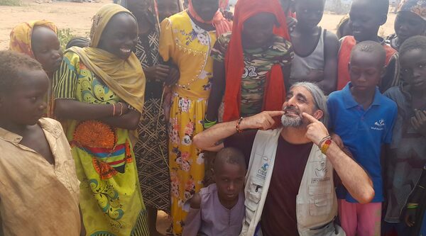 Sudan. Il conflitto senza fine e la voglia di un sorriso