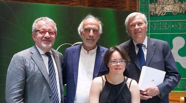Claudio Ceravolo riceve il Premio Rosa Camuna