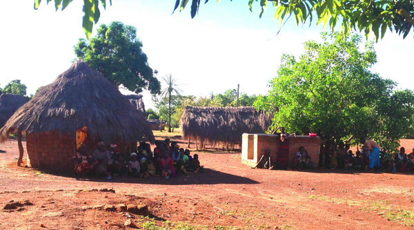 Une routine scolaire pour les enfants d'Obo, RCA